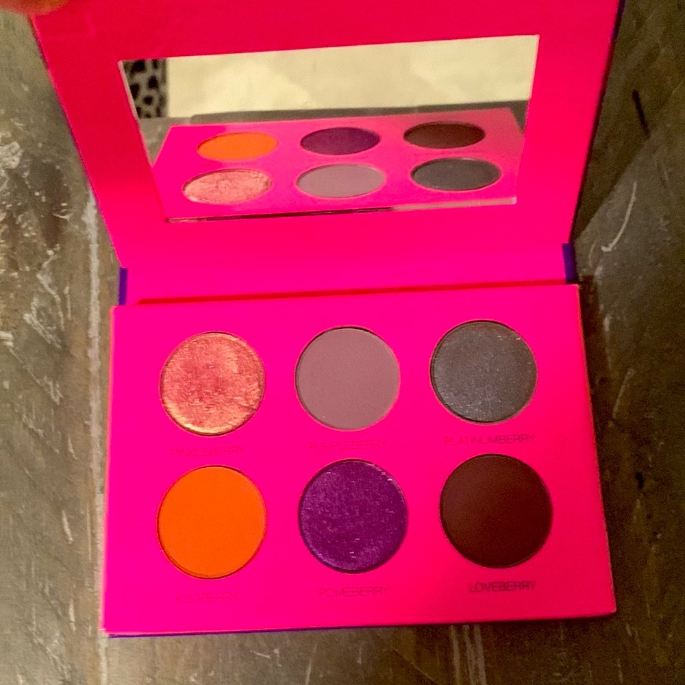 Coloured Raine Berry Cute 6 Pan Eyeshadow Palette